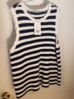 Crown and ivy Striped Knit Sleeveless Top in Navy and White